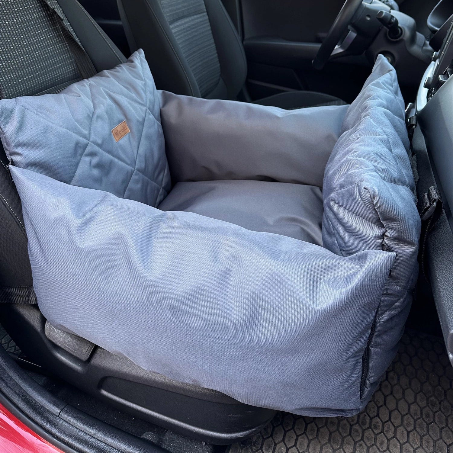 Автокрісло для собак сіре